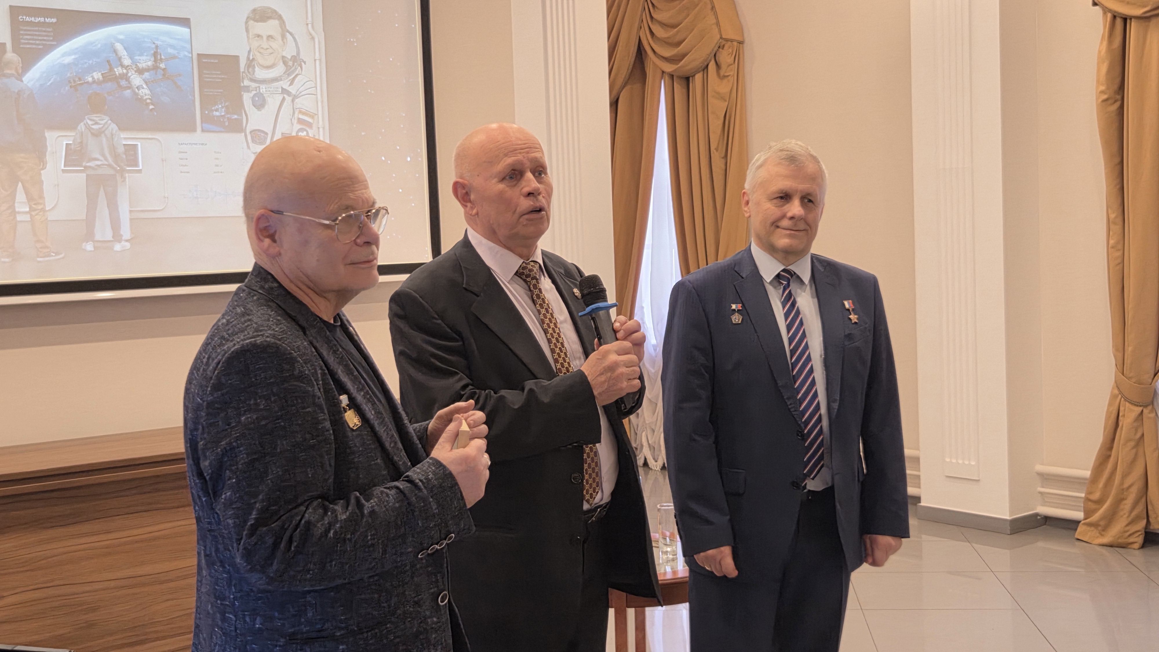 В Музее космонавтики и ракетной техники представили инновационный выставочный проект, посвященный орбитальной станции "МИР".