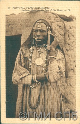 Egyptian Types and Scenes. Soudanese Beauty at the Door of Her House. [Египетские сцены и типы. Суданская красавица у двери своего дома]. Начало ХХ века  