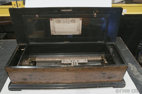 Шкатулка музыкальная с валом. 1885