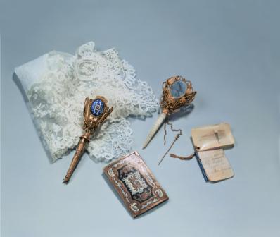Портбукеты, платок носовой, портвизит, книжка бальная.  Середина - вторая половина XIX века.  ГМИ СПб