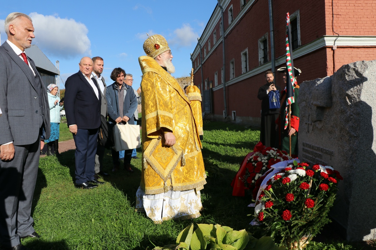Водный крестный ход в День памяти Александра Невского  прошел по реке Неве из крепости Орешек в Санкт-Петербург в третий раз
