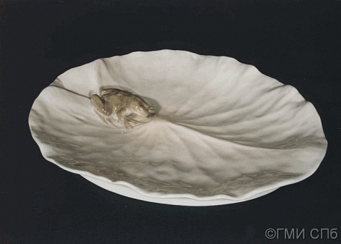 Biscuit dish with the figure of a frog. 1897 - 1905