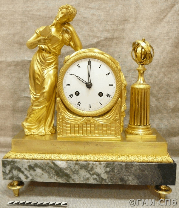 Mantel clock. Early 19th century