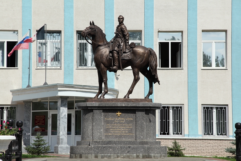 Памятник Н.Дуровой в Сарапуле