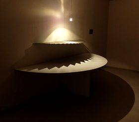 Зубья. Инсталляция Петра Белого