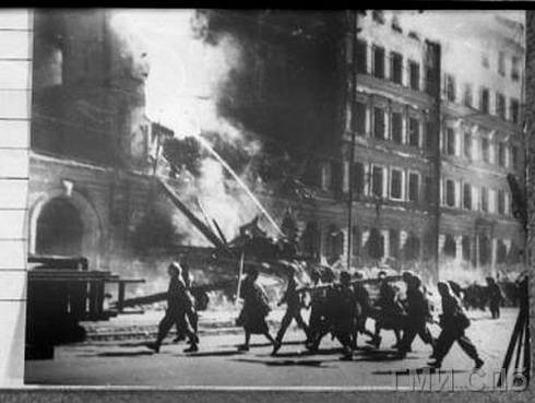 На Невском проспекте. 1943
