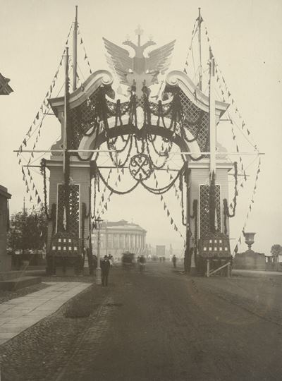 П.  М. Крестинин. Празднование 200-летия Санкт-Петербурга. Сенатская площадь. Май 1903. Фотография. ГМИ СПб