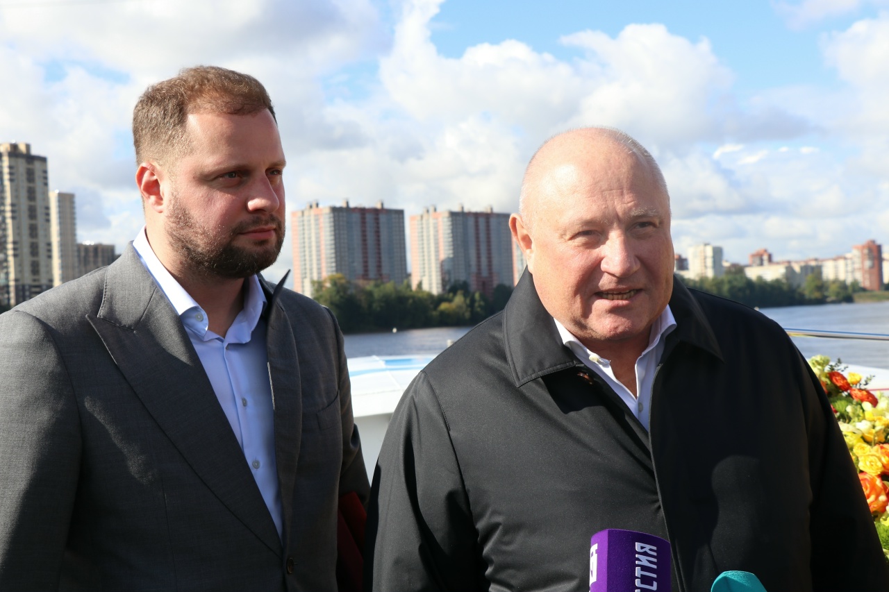 Водный крестный ход в День памяти Александра Невского  прошел по реке Неве из крепости Орешек в Санкт-Петербург в третий раз