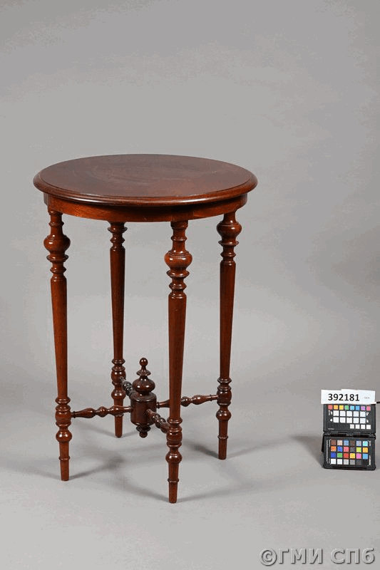 Round table. Late 19th – early 20th century
