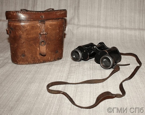 The field prismatic binoculars of the "Porro" system. 1931