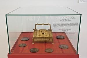 Museum detective stories