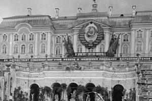 "Нужны ли вообще дворцы-музеи и кому они нужны?": бывшие императорские резиденции в системе досуга горожан 1920-1930-х годов